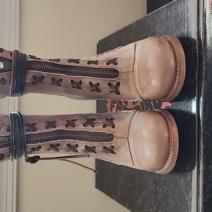 Freebird by Steven Bailey Size 7 Taupe